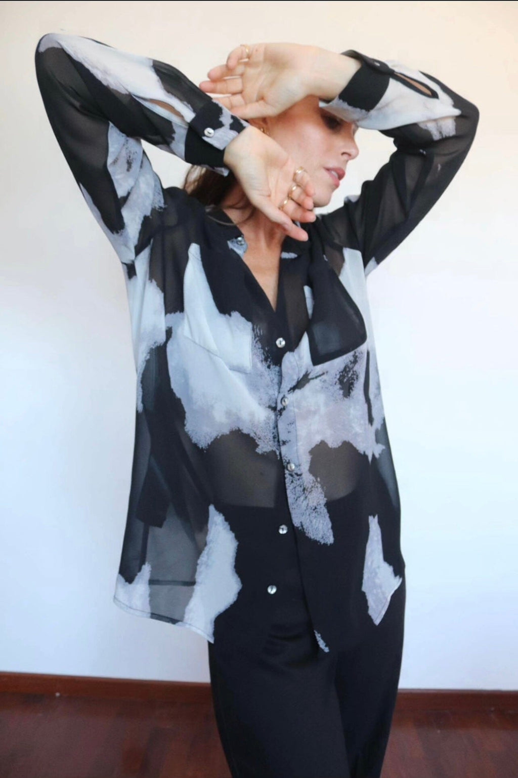 Camicia velata stampa astratta